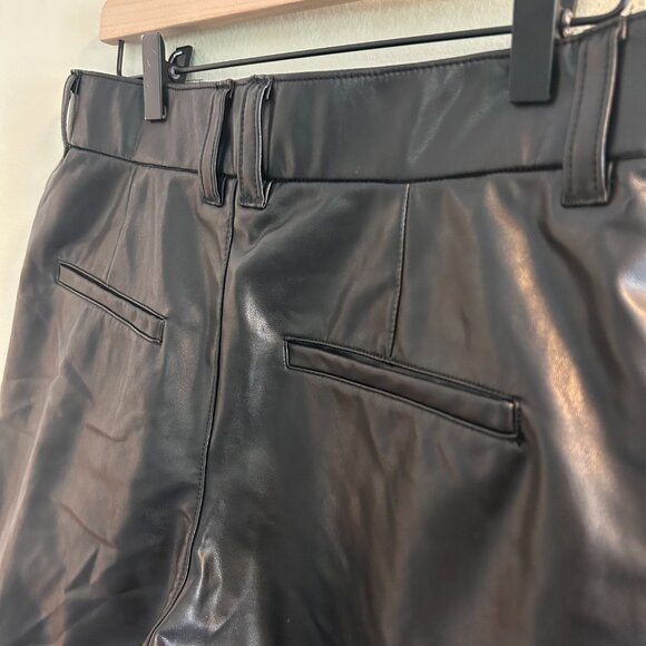 Abercrombie & Fitch Vegan Leather Shorts Womens Size Medium Black Tailored - Picture 5 of 10